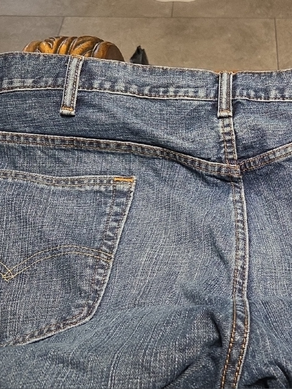 Levi's Men's Relaxed Blue Denim Jeans with Contrast Stitching